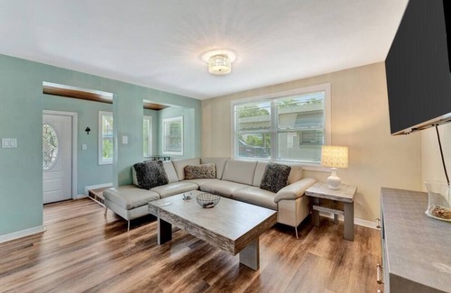 Madeira Beach Villa | The Villas at Madeira 1, Walk 2 Beach + Johns Pass