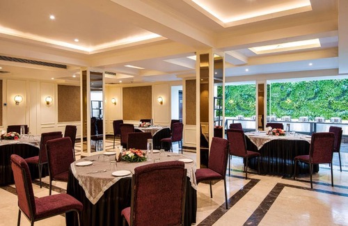 Dal Lake Hotel | The Vintage Srinagar at Dal Lake