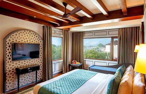 Dal Lake Hotel | The Vintage Srinagar at Dal Lake