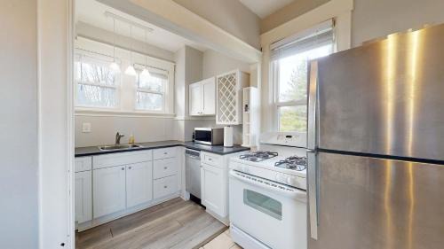 Hyde Park Apartment | The Vista View Villa 2 Charming Retreat for 4