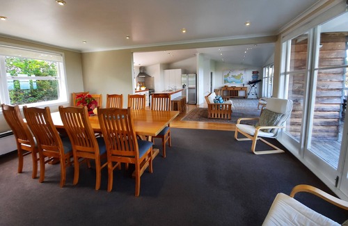 Waiheke Island Cabin | The Waiheke Lodge - Comfort for 24