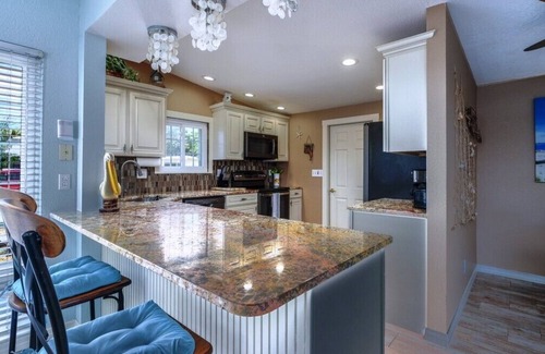 Bayshore Gardens House | The Water's Edge in Bradenton