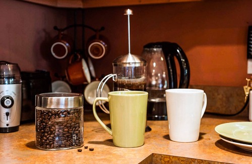 Pendleton House | THE WATERFALL WALKOUT & HILLTOP RETREAT, SLEEPS 10+, 4BR*2BA