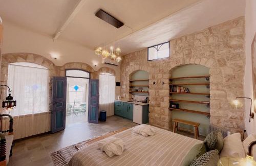 Artists Colony Hotel | The Way Inn - Boutique Suites