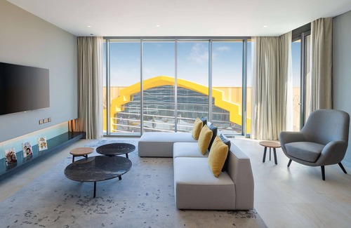 Abu Dhabi Resort | The WB Abu Dhabi, Curio Collection by Hilton