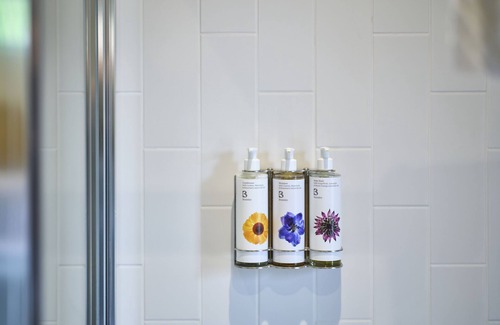 Barrow Cabin | The Weeping Willow Lodges