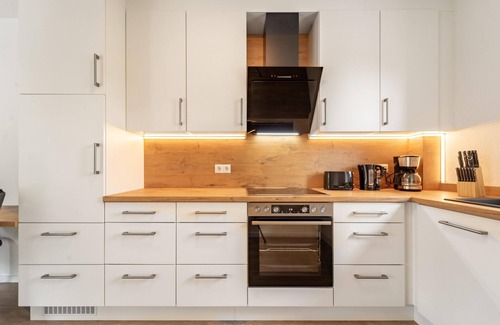 Bad Zwischenahn Apartment | The "Weißer Weg" vacation apartment offers 81 square meters of modern comfort for up to four people.