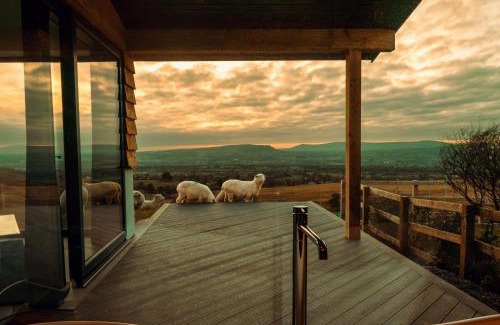 Fence Cabin | The Wellsprings Lodges and Restaurant