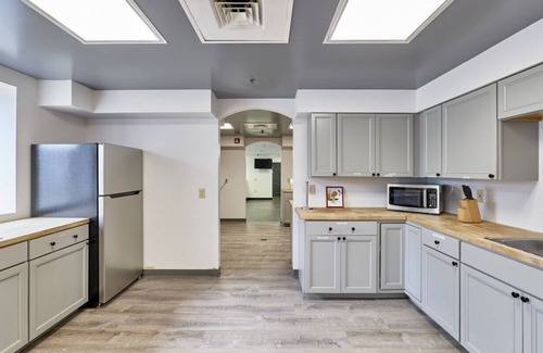 Central West End Hotel | The West End Hotel- 2 Queen Beds