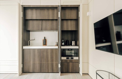 Shepherd's Bush Apartment | The Westway: Contemporary Studio in White City