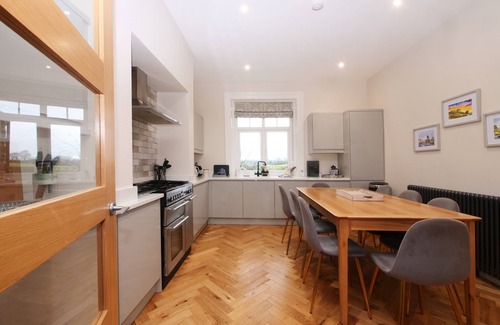 Ilkley Cottage | The Wheatley - a house that sleeps 8 guests in 4 bedrooms