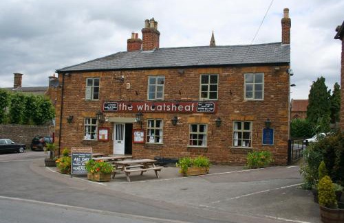 Crick Bed & Breakfast | The Wheatsheaf