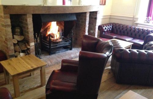 Crick Bed & Breakfast | The Wheatsheaf