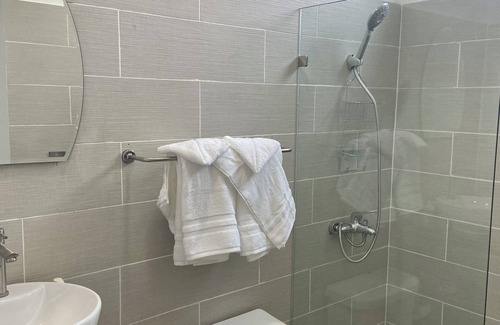 Juan Dolio Bed & Breakfast | The white rock villa this 9 bedroom 9 bathroom offer fee continental breakfast