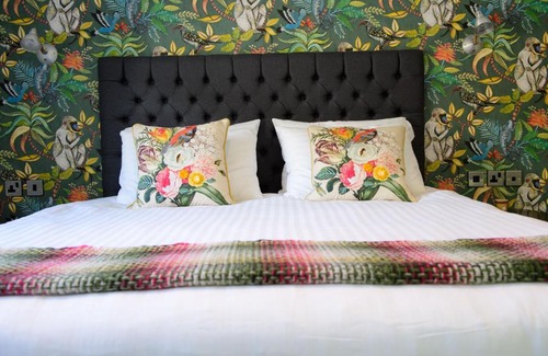 Hertford Hotel | The White Horse