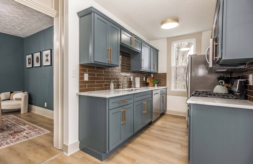 New Albany House | The White House on Oak - Minutes from Louisville