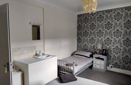 Grantham House | The White Lion