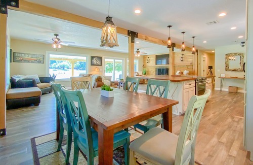 Flippin House | The White River at your doorstep with NEW private dock