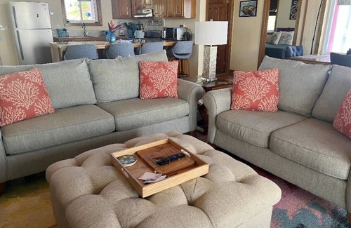 Isla de Utila House | The Whole Hibiscus - Pool & Ocean Front!