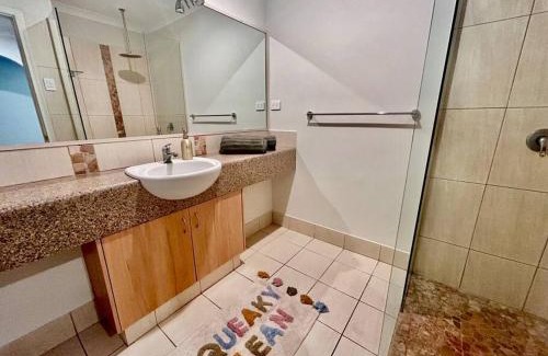 Mount Tarcoola House | The Wildflower- Luxury Home Stay