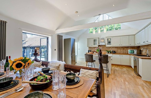 Westmarsh House | The Willows - a holiday let by Bloom Stays that sleeps 8 guests in 4 bedrooms