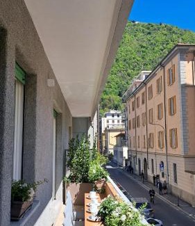 Como Apartment | The window on the theatre and the cathedral - Luxury apartment