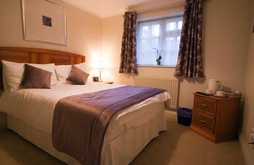 Dyke Hotel | The Wishing Well