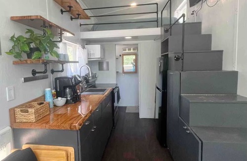 Bendena House | The Wisteria, Tiny Home Getaway