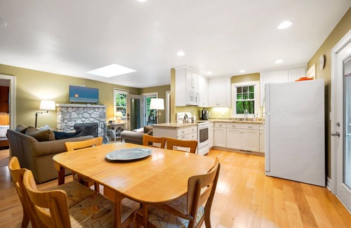 Egg Harbor Cabin | The Woods Cabin at Three Leaves – Cozy Escape Near the Lake