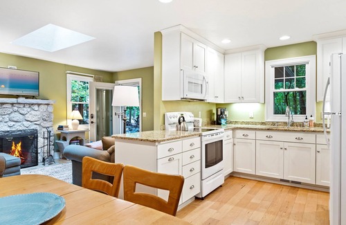 Egg Harbor Cabin | The Woods Cabin at Three Leaves – Cozy Escape Near the Lake