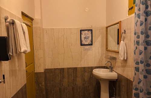 Banjar Hotel | The Woods - Tirthan Valley