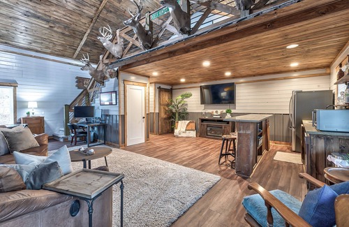 Smithville Cottage | The Woodsy Retreat