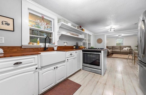 Bethera House | The Wrenn’s Nest - Quaint National Forest Getaway