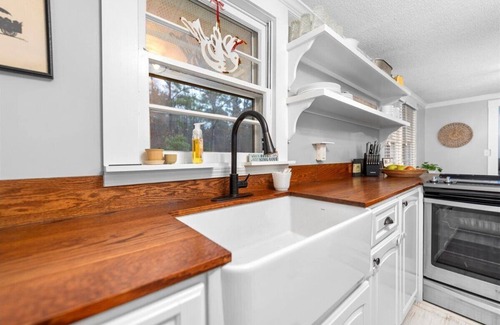 Bethera House | The Wrenn’s Nest - Quaint National Forest Getaway