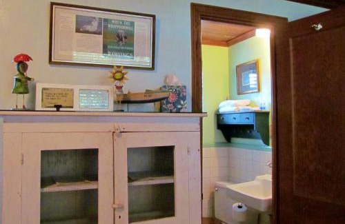 Cross Creek Hotel | The Yearling Cabins