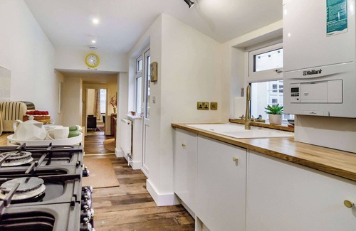 Framlingham Cottage | The Yellow Cottage On The Hill