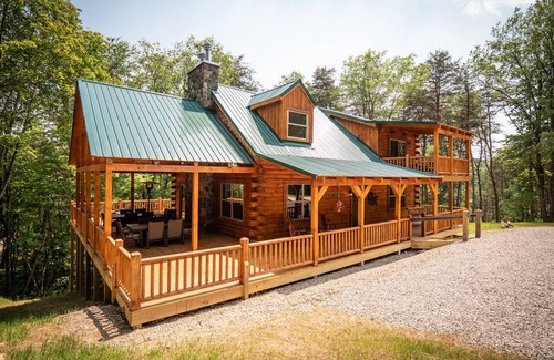 Logan Cabin | Thelma's Retreat by The Inn & Spa at Cedar Falls