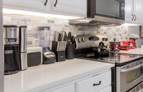 Highgate Park House | Thematic house w/Game Room/PVT Pool and SPA 23021