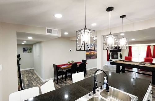 Dietz House | TheSaguaroSanctuary:FREE*HeatedPool,5BD,3BA,Pool Table,Grill,6 TV's,AC,CottonBedding,Remodeled