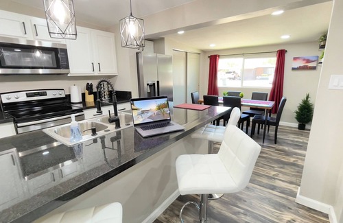 Dietz House | TheSaguaroSanctuary:FREE*HeatedPool,5BD,3BA,Pool Table,Grill,6 TV's,AC,CottonBedding,Remodeled