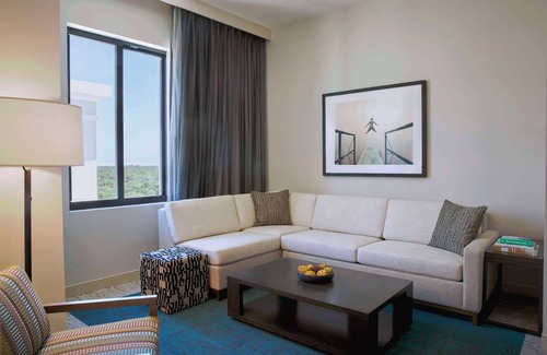 Coral Gables Hotel | THesis Hotel Miami Coral Gables, Curio Collection by Hilton