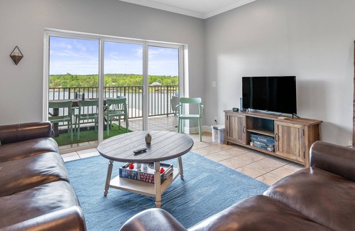 Jasper Condo | Third floor! Includes a private boat slip. Community pool!