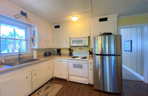 South Carolina Lowcountry House | Third-Row Home w/Ocean Views & Easy Beach Access; Screened Porch; Sun Deck; CableTV/WiFi