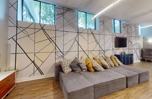 Germantown Apartment | This apartment is a 2 bedroom(s), 1 bathrooms, located in Philadelphia, PA.