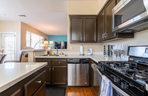 Valencia Apartment | This apartment is a 2 bedroom(s), 2 bathrooms, located in Santa Clarita, CA.