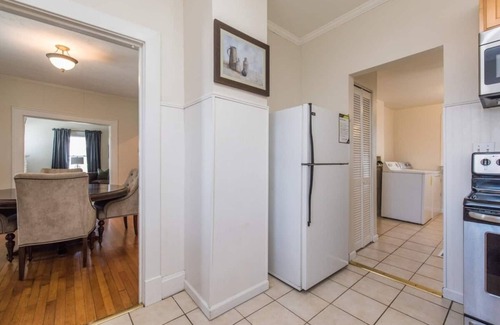 Lexington House | This bungalow is a 2 bedroom(s), 1 bathrooms, located in Lexington, KY.