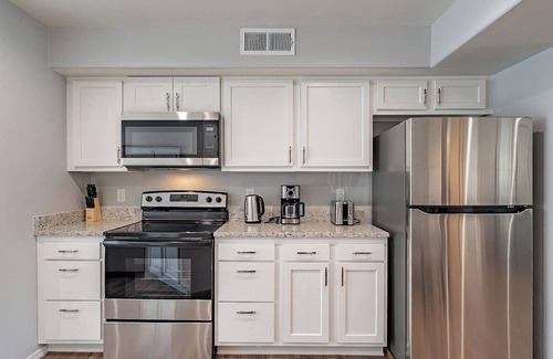 Amphi House | This centrally located 2 bedroom 2 bathroom is fully remodeled with electric vehicle charging on site