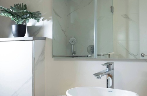 Tiberias Apartment | This cozy apartment offers ample space, featuring a comfortable living room perfect for relaxation