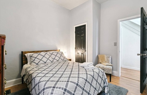 Newport News Apartment | This duplex is a 3 bedroom(s), 1 bathrooms, located in Newport News, VA.