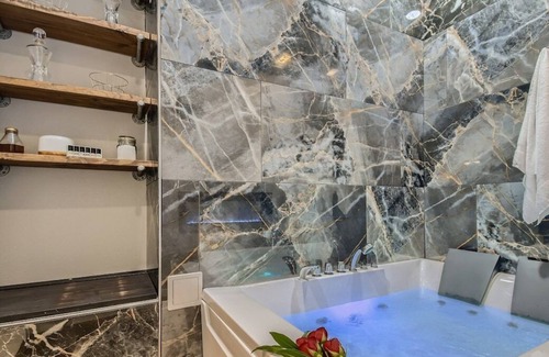 Twin Lakes Apartment | This guest suite is a 2 bedroom(s), 2 bathrooms, located in Denver, CO.